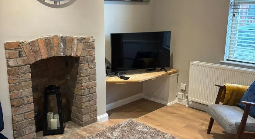 Beautiful 2 bedroom entire home - Image 1