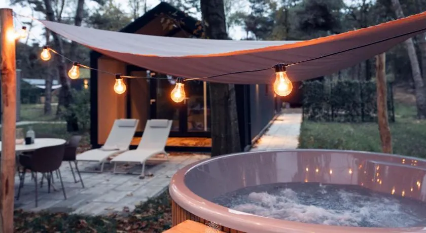 Sallands Chalet Hellendoorn met Hottub en Sauna - Image 1