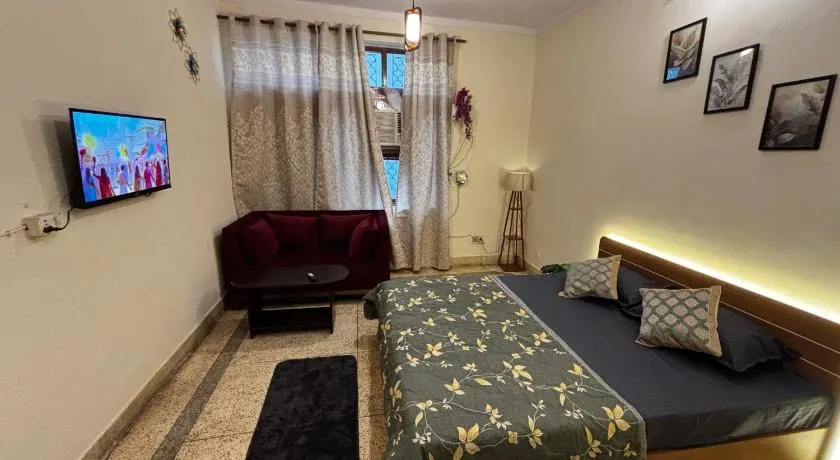Cozy Corner Stays - Image 1