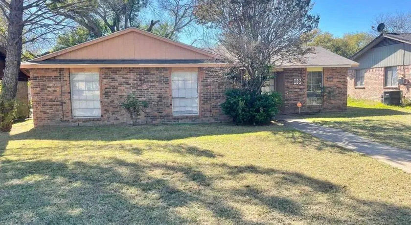 New! Fun just 20 min from Dallas 3-BRM Home - Image 1