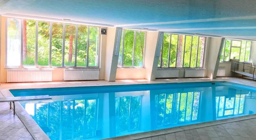 Appartamento 6 ospiti con piscina, 3 camere, box, 2 min piste - Snow Pool Chalet - Image 1
