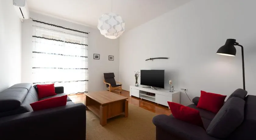 Apartman Lari - Image 1