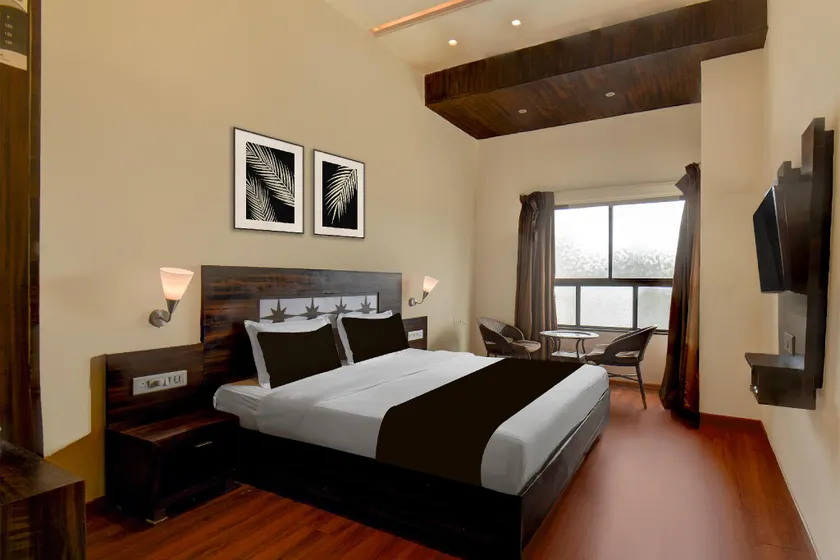 Townhouse Oak Sinhgad Road Crossway Formerly Popular Hotel - Image 1
