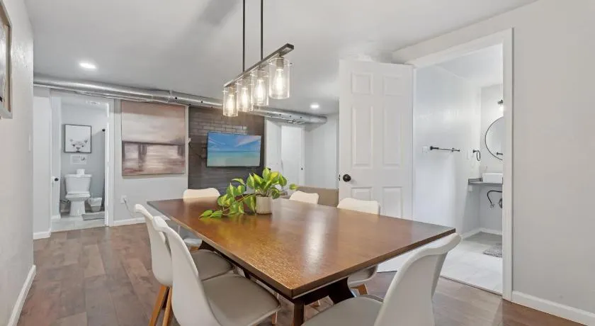 7BR Home 7 mins Rose State, Sleeps 16 #EC - Image 1