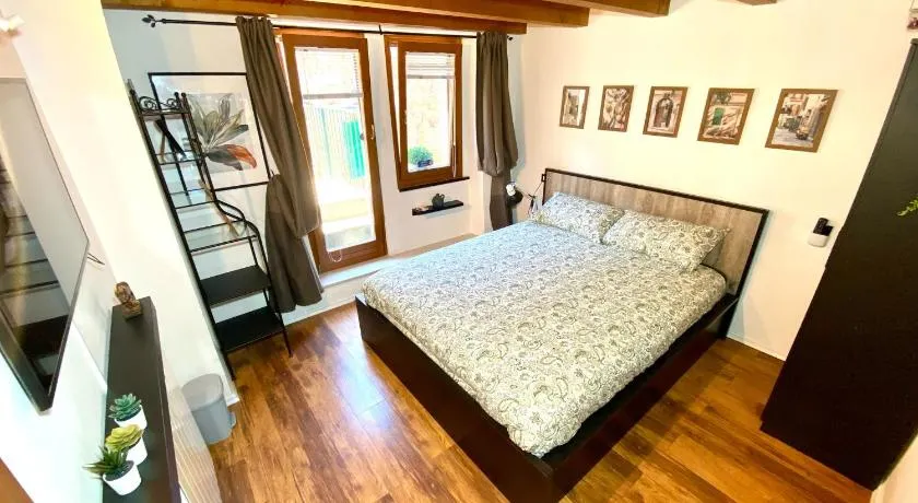 Rustic Retreat Rooms - Image 1