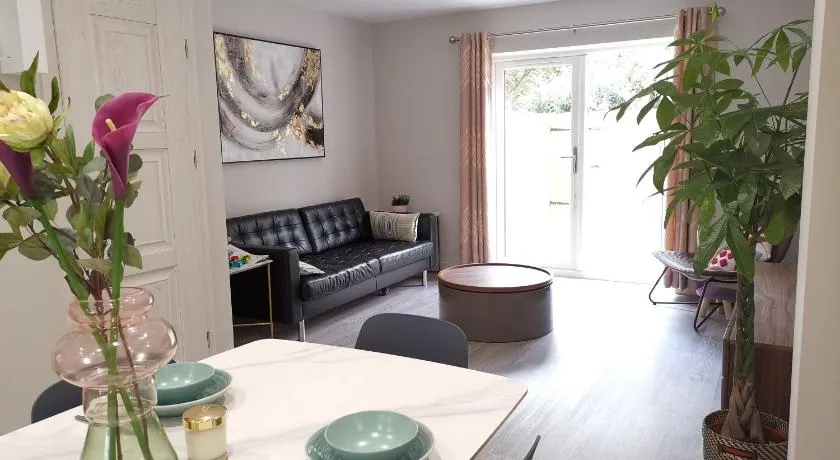 Bournemouth cottage 6mins from beach, free parking - Image 1