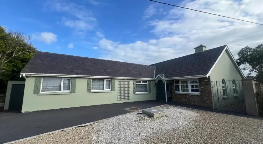 Entire Home with Hot Tub - Image 1