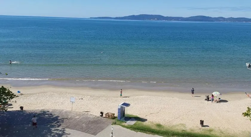 Apartamento 3 quartos e 3 sacadas de frente para o mar com visão panorâmica de toda praia de Itapema - Image 1