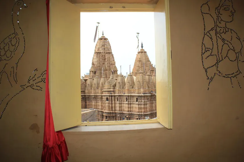 Mud Mirror Guesthouse - Image 1