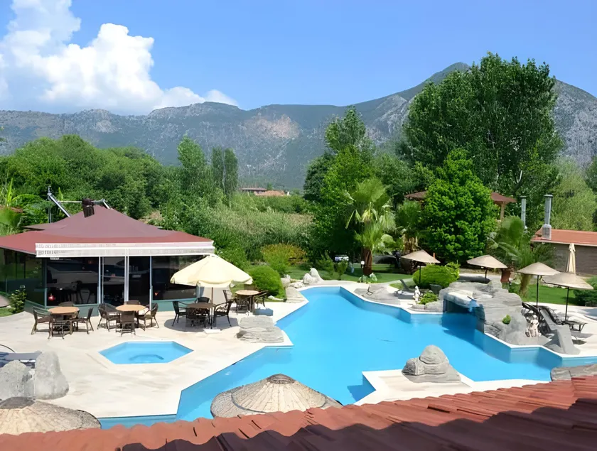 Grenadine Lodge - Image 1