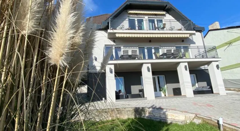 Balkon Apartmanház Panzió - Image 1