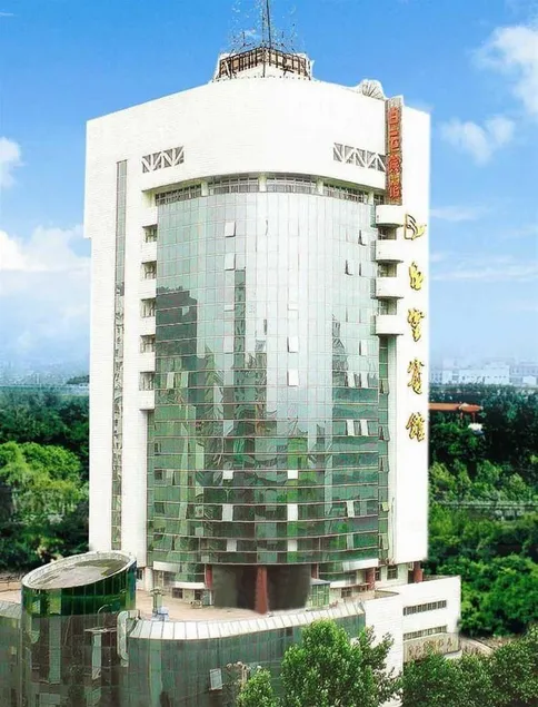 Bai Yun Hotel - Image 1