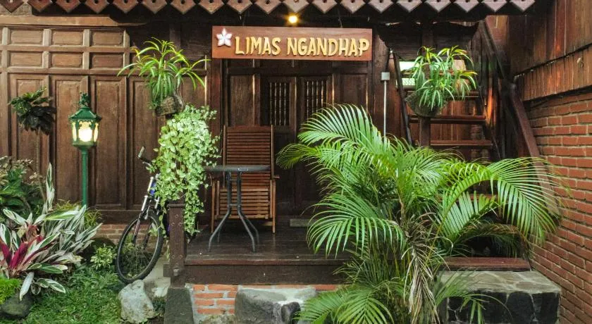 Cokro Hinggil - Traditional View - Image 1
