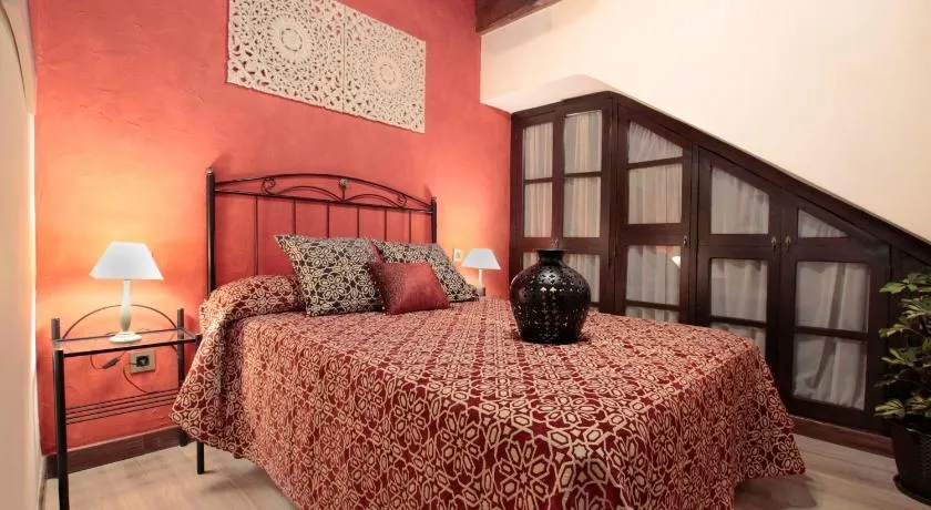 Apartamentos Alcantara - Image 1