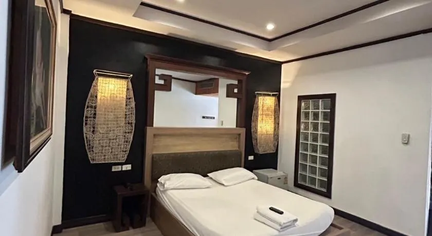 Topinn Hotel - Image 1