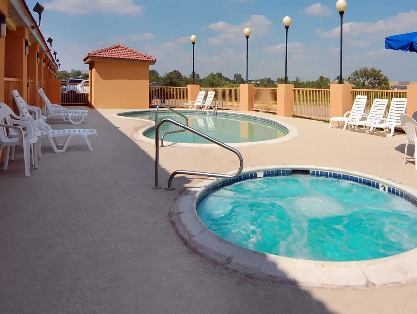 Super 8 by Wyndham Battleboro/Rocky Mount - Image 1