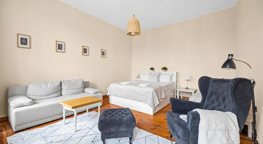 Riviera Residence Apartments - Image 1
