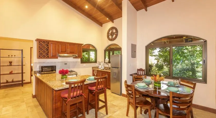 "Hana's Celeste Retreat" Large Modern Villa Sleeps 6 on 20 Acres of Nature! - Image 1