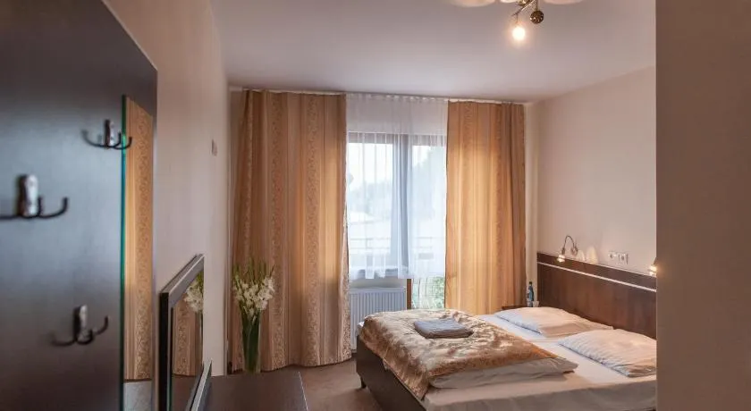Hotel E7 - Image 1
