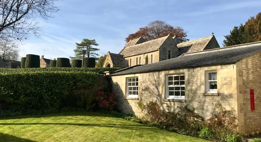 The Old Post Office Studio Apartment in a Beautiful Cotswold Village - Image 1