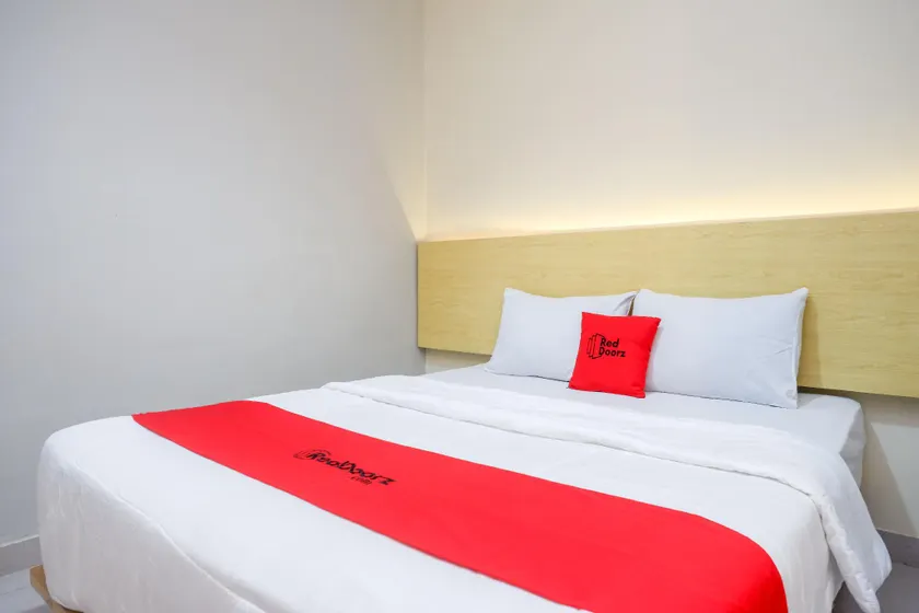RedDoorz near Stasiun Batang - Image 1