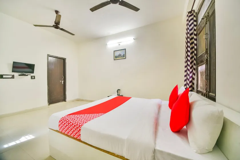 OYO 66847 Hotel Utsav By Arn Group - Image 1