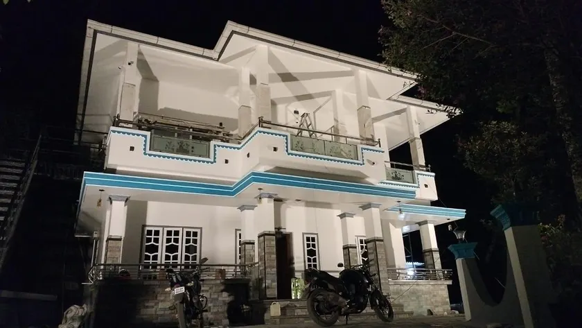 Forest castle homestay - Image 1