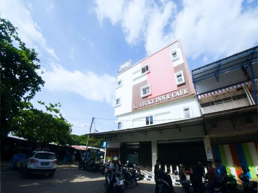 RedDoorz at Lucky Inn Panakukkang Makassar - Image 1