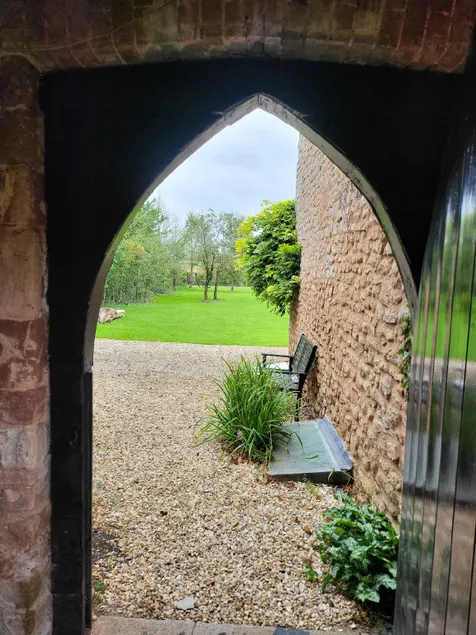 Beautiful One Bed Studio (dog friendly) - Image 1