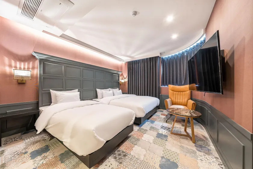 Namyangju Ninestone Hotel - Image 1