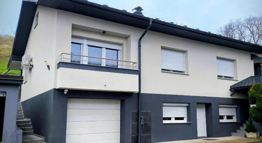Apartmaji Divji vrt - Image 1