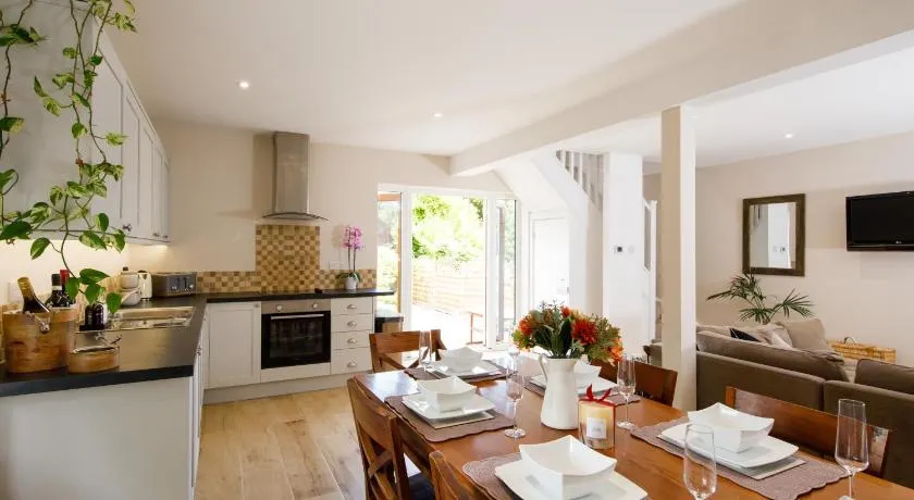 " Orchard Croft Lodge ", New Property, DOG FRIENDLY, Ideal for " GOODWOOF " !! 5 Minutes from Southend Barns, 9 Minutes From Sandy West Wittering Beach, 2 Bathrooms, Can Sleep 8 On Request, ' Starlink ' Wi-Fi & Sky Sports, Zip & Link Super-King beds - Image 1