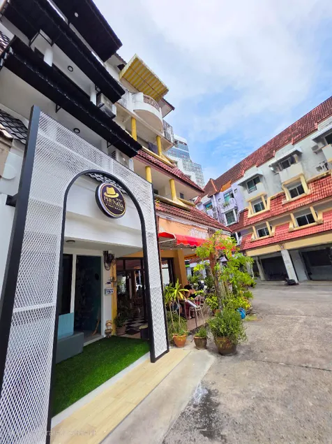 Phunaya Phuket Oldtown Hotel - Image 1