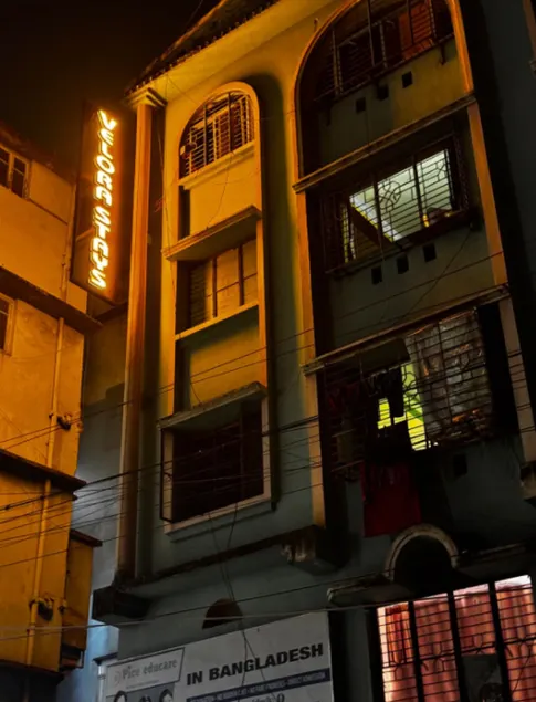 Velora Stays nearby Circus Avenue Kolkata - Image 1
