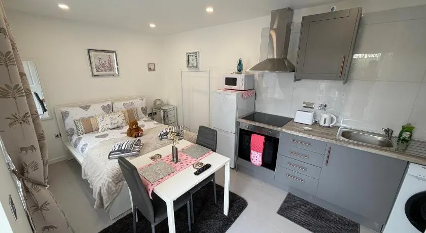 Cosy Central Studio w Parking Walk Everywhere - Image 1