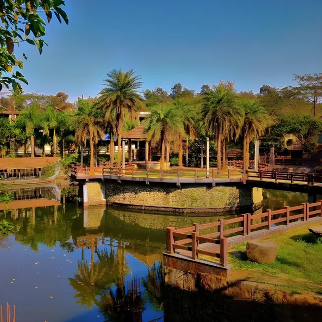Lake View Villa in Lonavala - Image 1