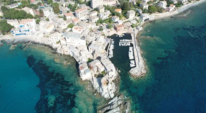 Une grande terrasse sur la mer - Image 1