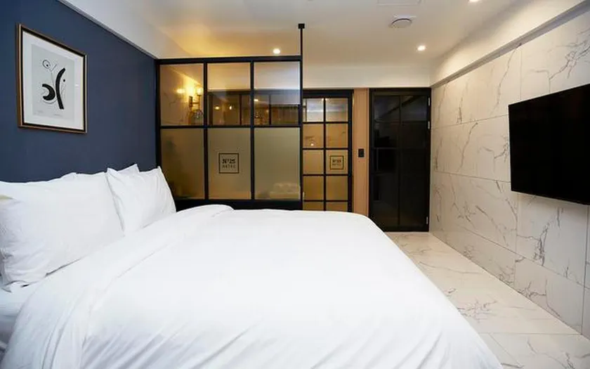 hotel No25 - Image 1