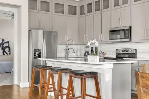 Trinity Groves Retreat - Large Modern 5 BR Home - Image 1