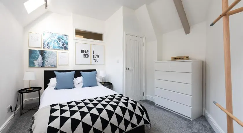 Beach View Apartment - Image 1