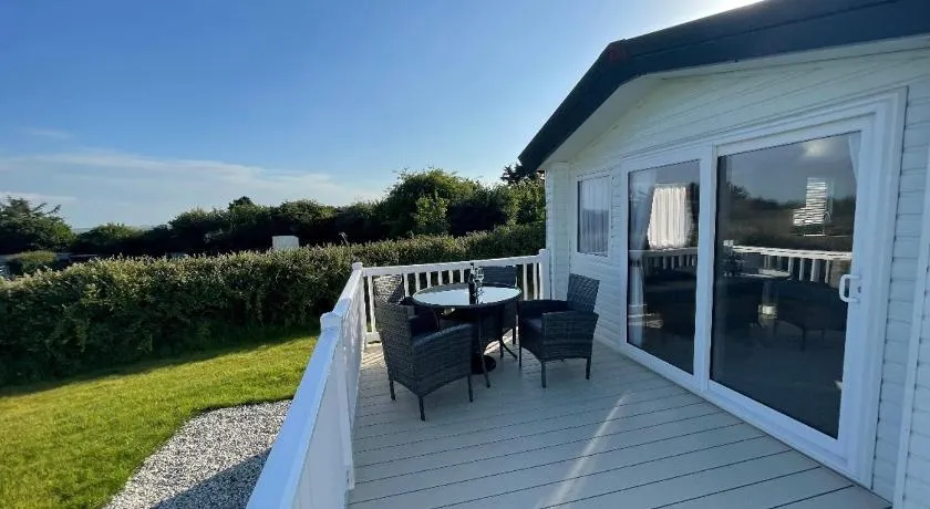 Newperran 102 - 2 Bedroom Country & Valley View Caravan - Image 1
