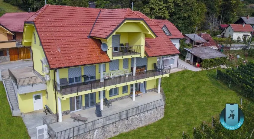 Yellow House Grabrovec - Image 1