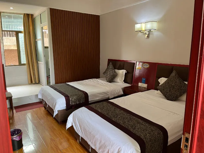 Dongxin Hotel - Image 1