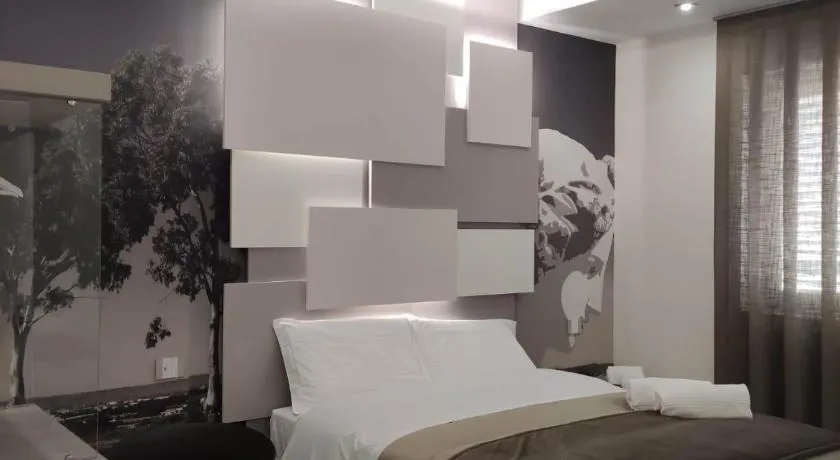 LAURIA Luxury Room - Image 1