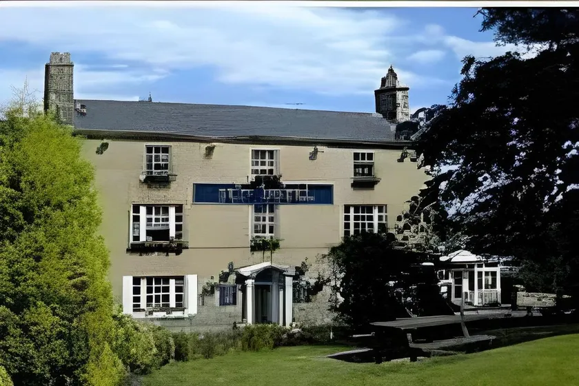 The Sun Hotel - Image 1