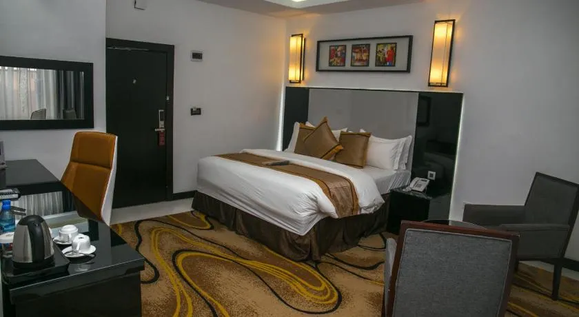 GreenPoint Hotel - Image 1