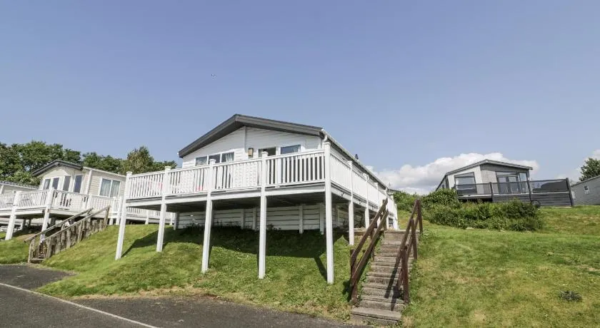 Manor Heights Lodge - Image 1