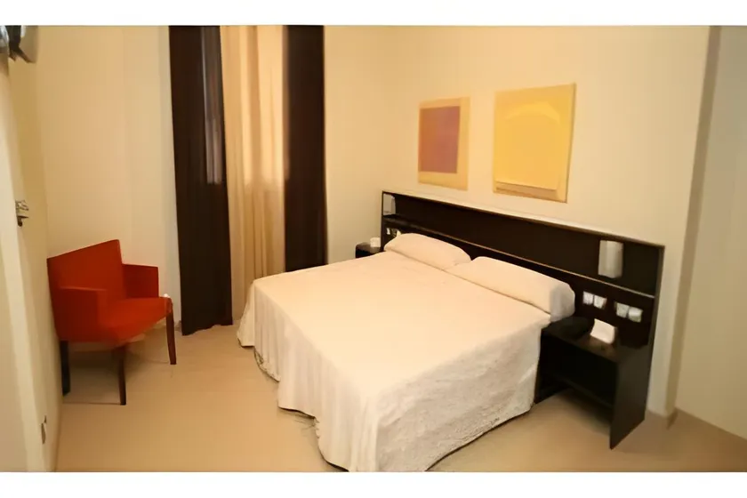 Hotel León Tierra de Vinos - Image 1