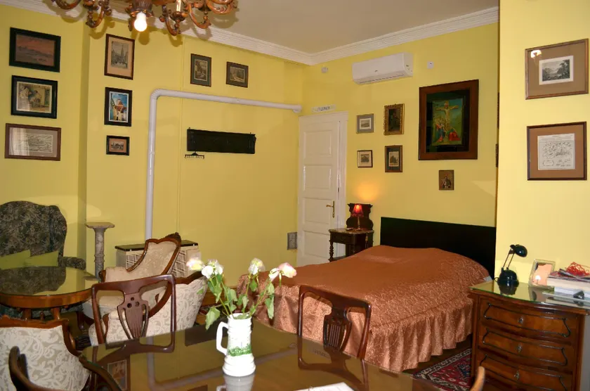 Central Market Apartments - Image 1