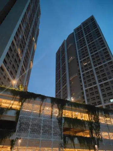 Spacious 2BHK Apartment in GIFT City for Families & Pros with Free Parking and pool - Image 1
